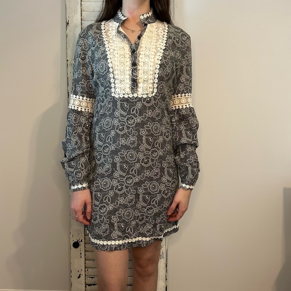 FREE PEOPLE long sleeve mini dress with lace details size 2 black & white